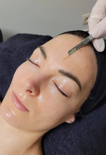 Load image into Gallery viewer, Dermaplaning Facial - La Maison de Marie Webshop